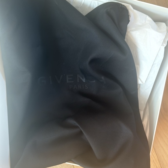 Givenchy elegant studded suede boot in oxblood. - Picture 7 of 7